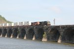 NS 4168 and BNSF 984 lead train 29G west over Rockville Bridge